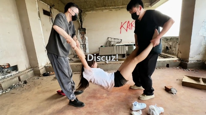 002642z4uq8zu4cqttt9ud.jpg